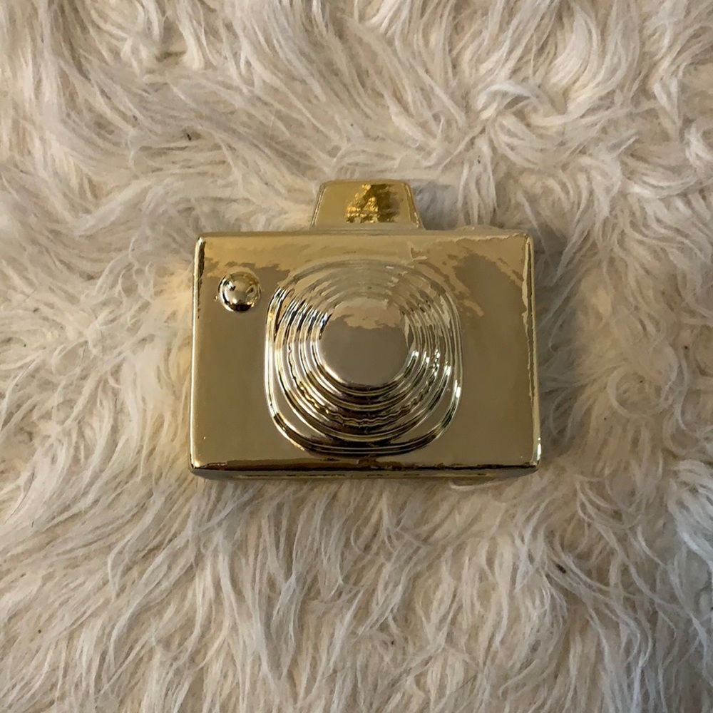 Cute gold coffee table decoration.